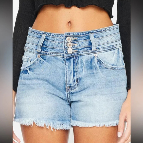 NWT KanCan High Rise Triple Button Shorts Size 28 - Picture 1 of 8